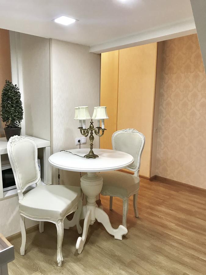 Charming Apartment In Old Тбилиси Экстерьер фото